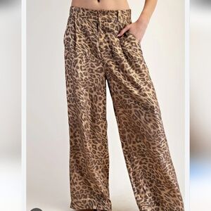 MILLIBON Metallic Leopard Wide Leg PantsStatement wide-leg pants. Size Small
